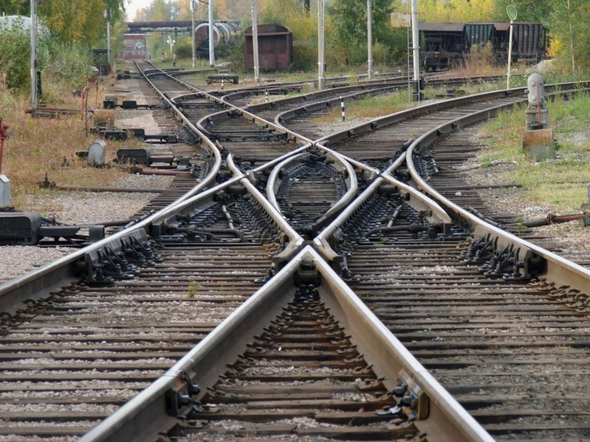 Стрелки на рельсах
