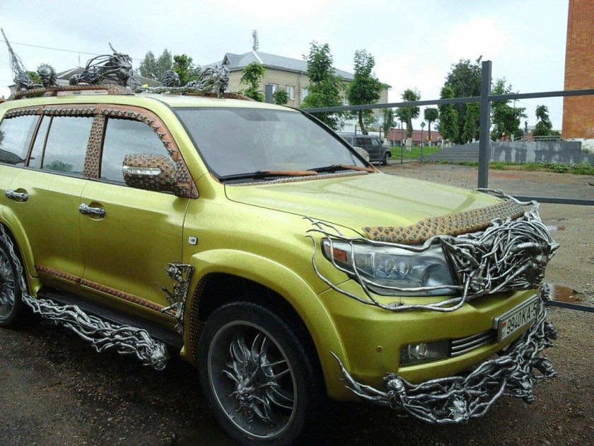 Toyota Land Cruiser 200 золотой