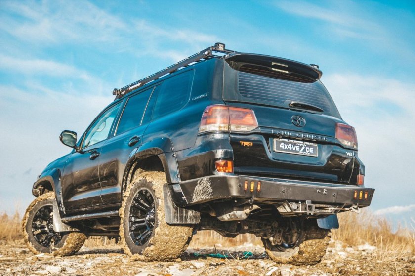 Toyota Land Cruiser 200 off Road
