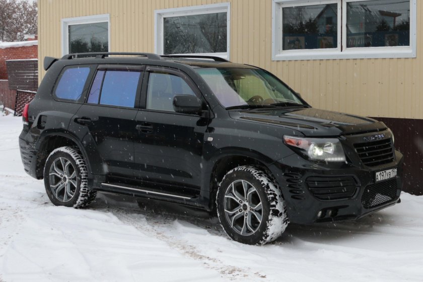 Toyota Land Cruiser 200 Tuning черный