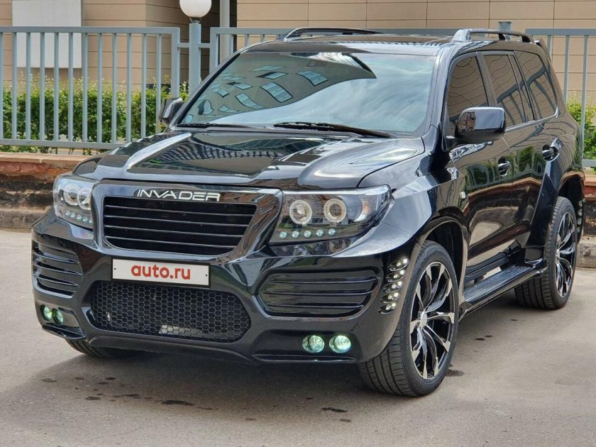 Toyota Land Cruiser 200 Invader