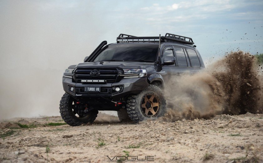 Toyota Land Cruiser 200 off Road