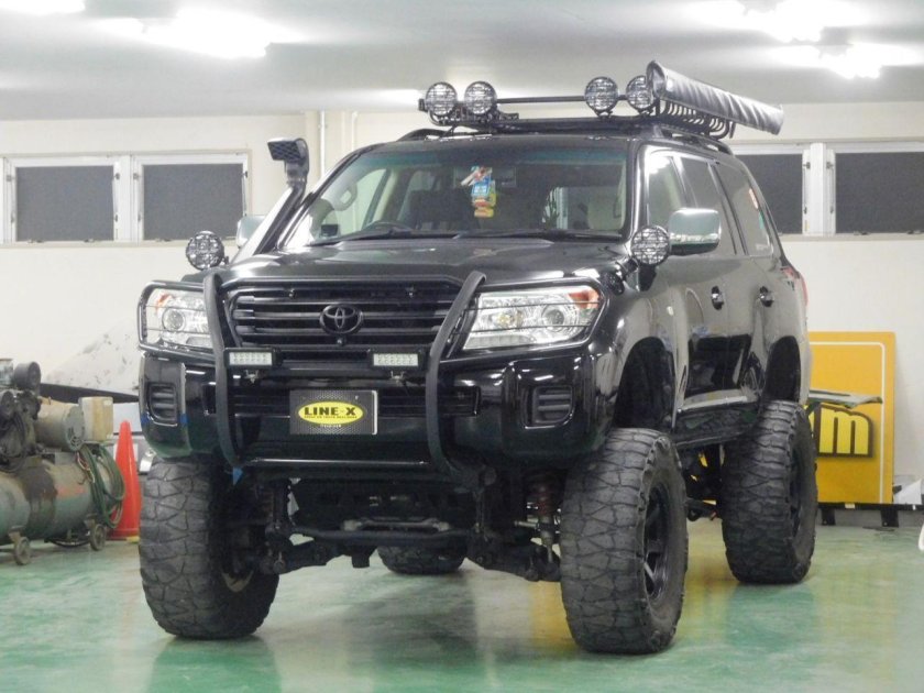 Toyota Land Cruiser 200 off Road