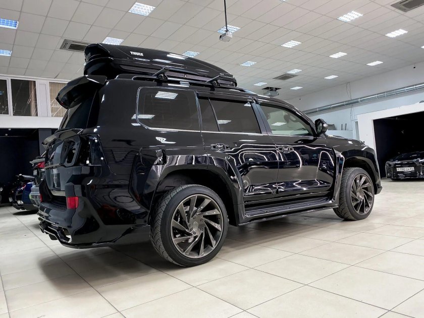 Toyota Land Cruiser 200 Tuning черный