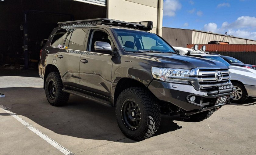 Toyota Land Cruiser 200 off Road