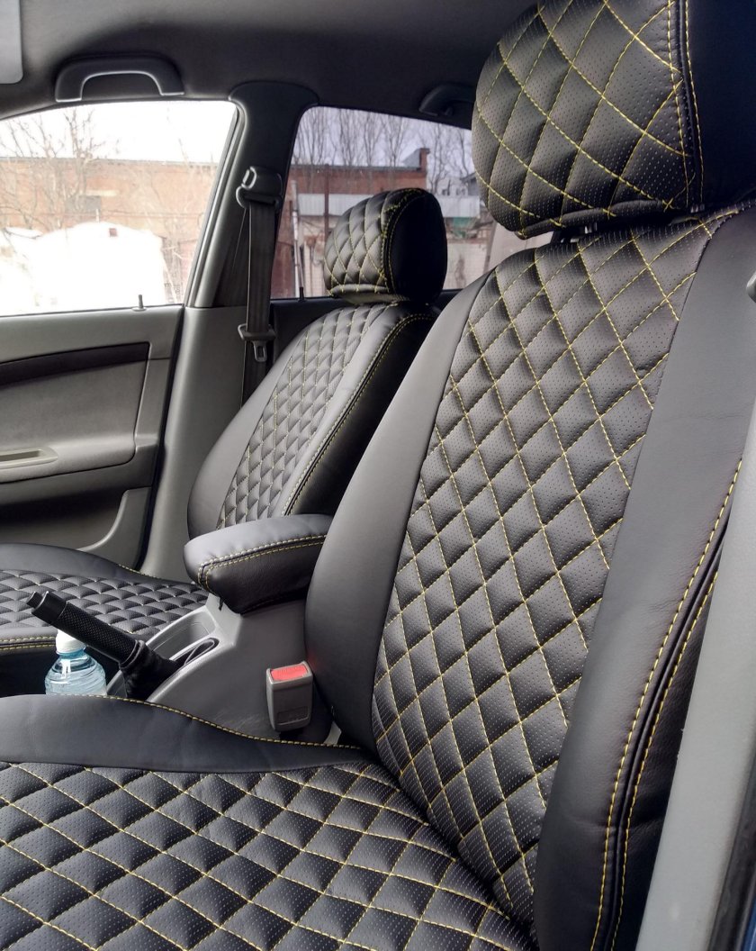 Чехлы на ВАЗ 2114 экокожа ромб красный