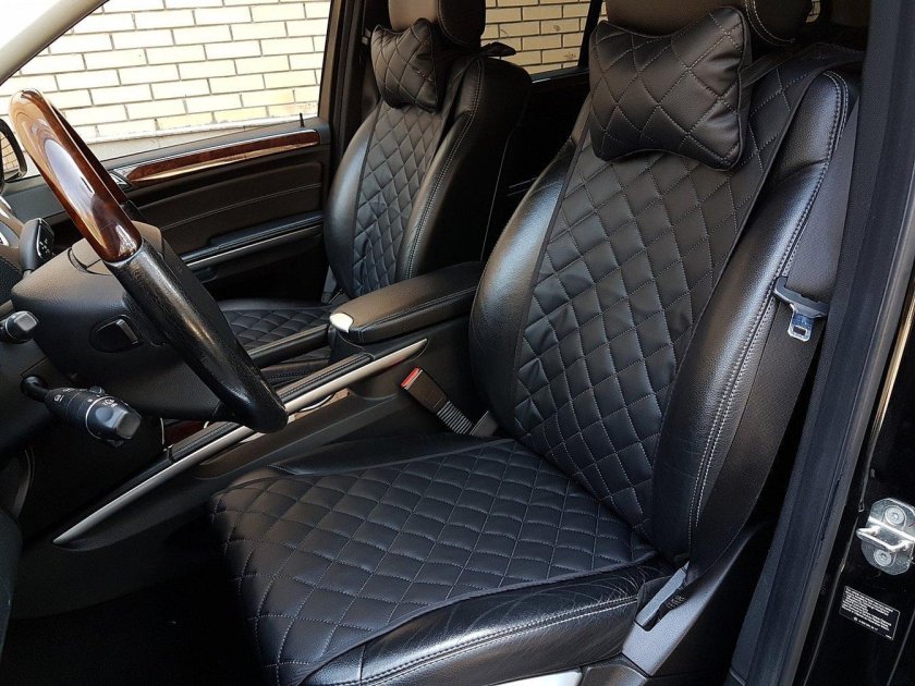 Кожаный салон автомобиля