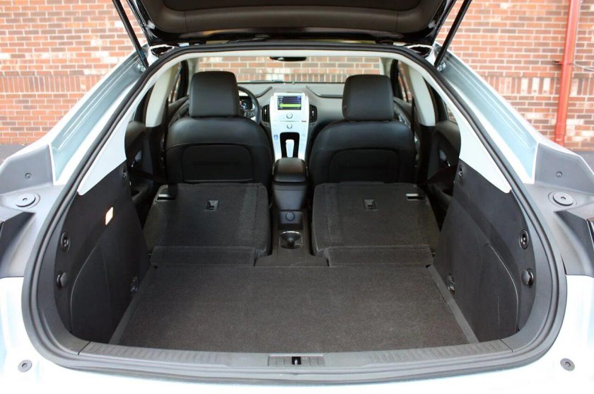 В багажник Chevrolet Volt 2