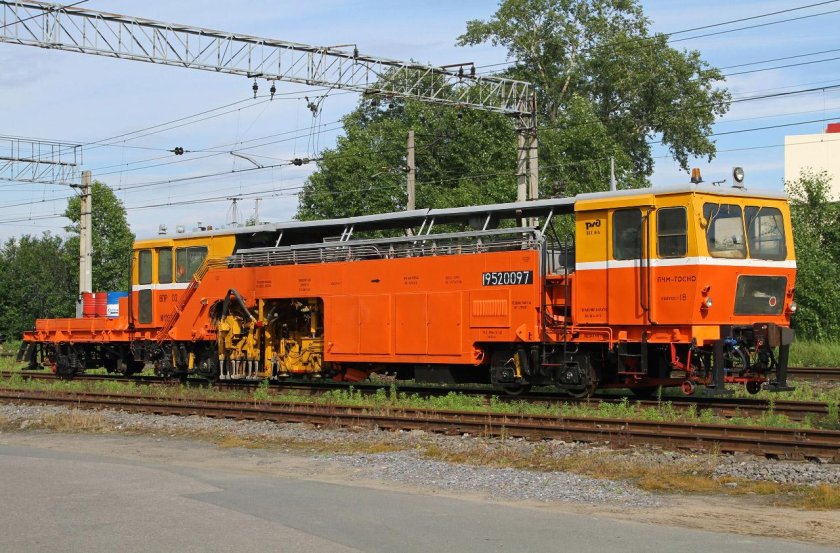 Выправочно-подбивочно-рихтовочная машина ВПР-02м