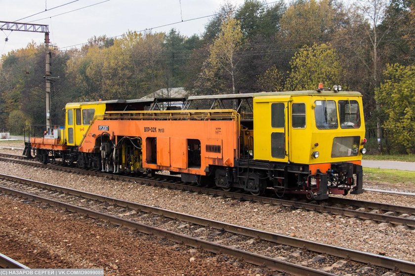 Выправочно-подбивочно-рихтовочная машина ВПР-02