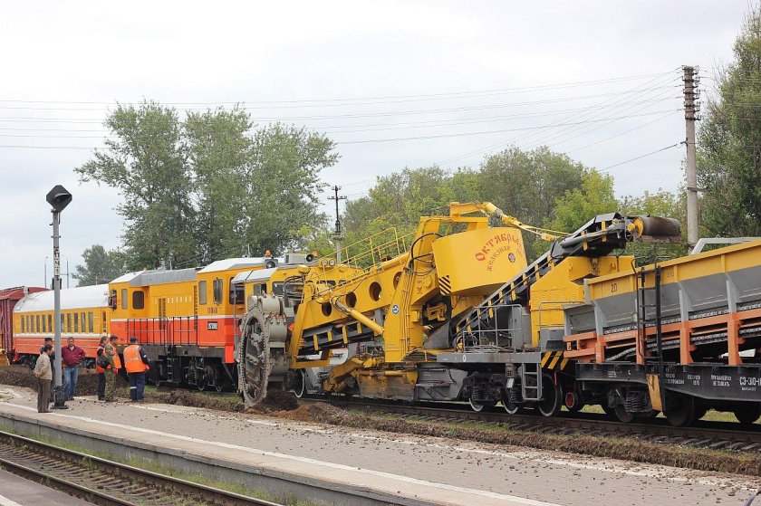 МКТ-500 машина кюветно-траншейная