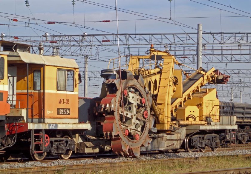 Машина кюветно-траншейная МКТ 1п