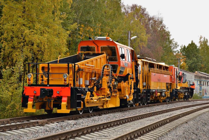 Пума 2000 Путевая машина