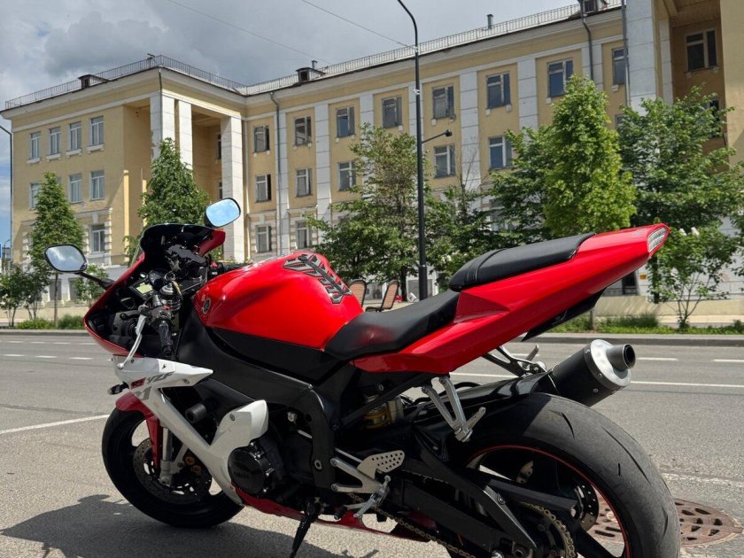 Мотоцикл красный