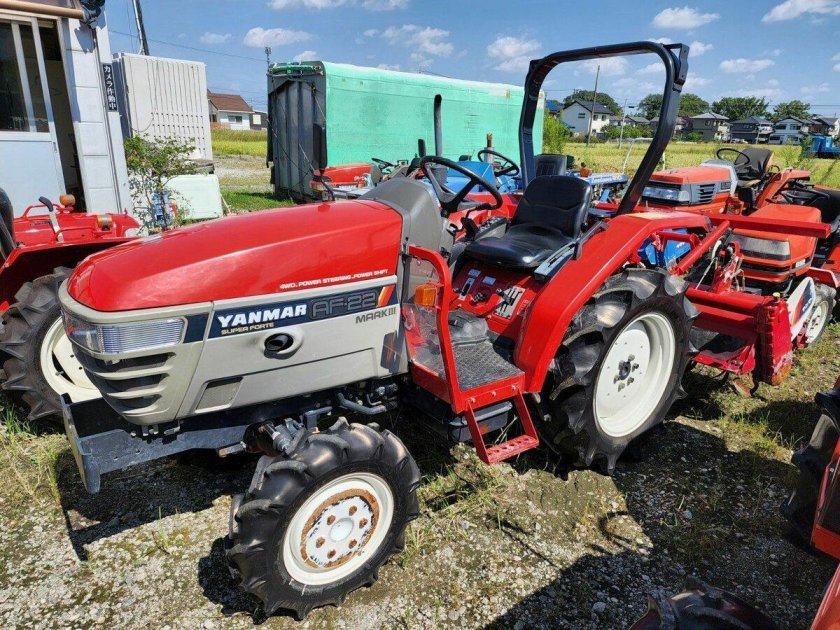 Минитрактор красный