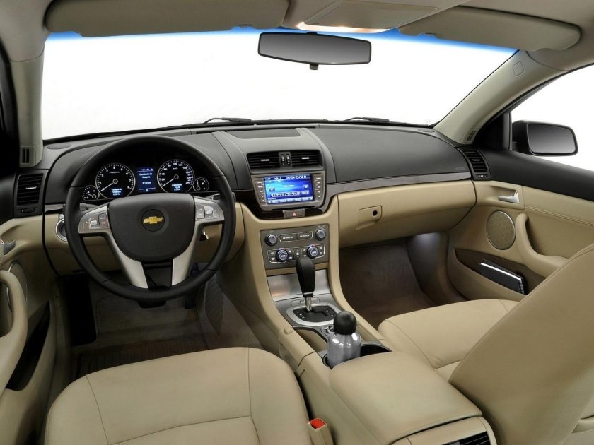 Шевроле Малибу бежевый салон