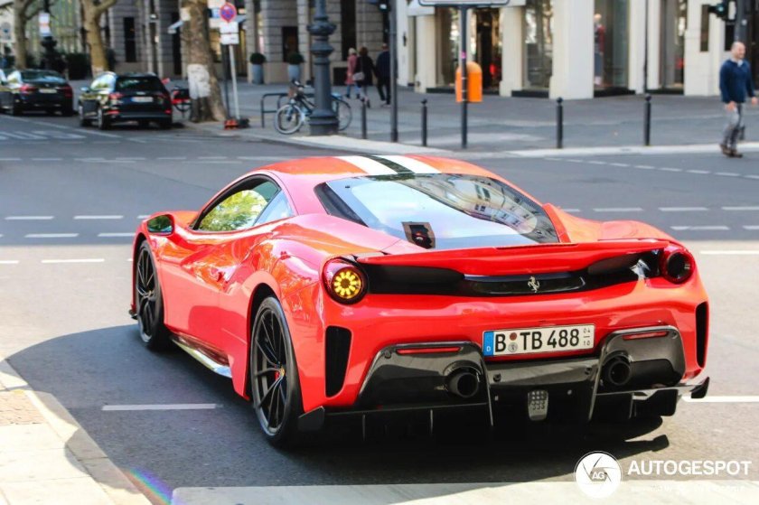 Феррари 488 писта