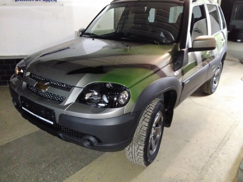 Нива Шевроле Бертоне зеленый металлик