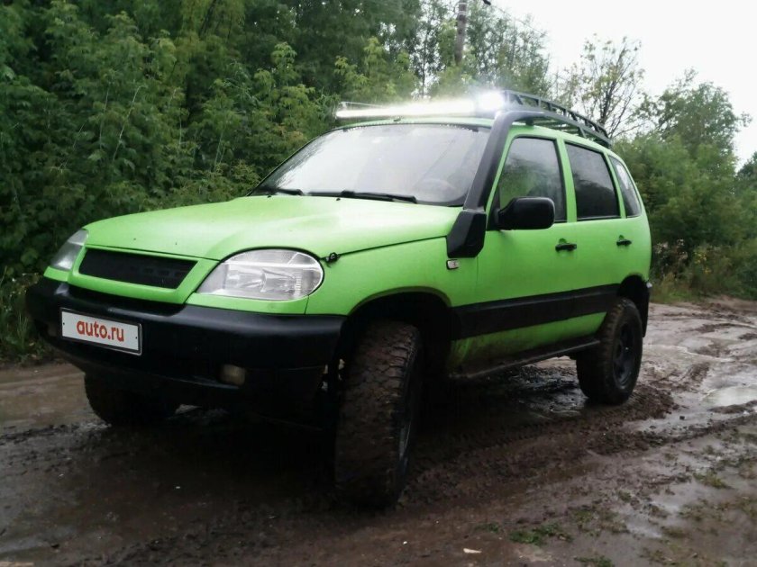Нива Шевроле зеленый Раптор