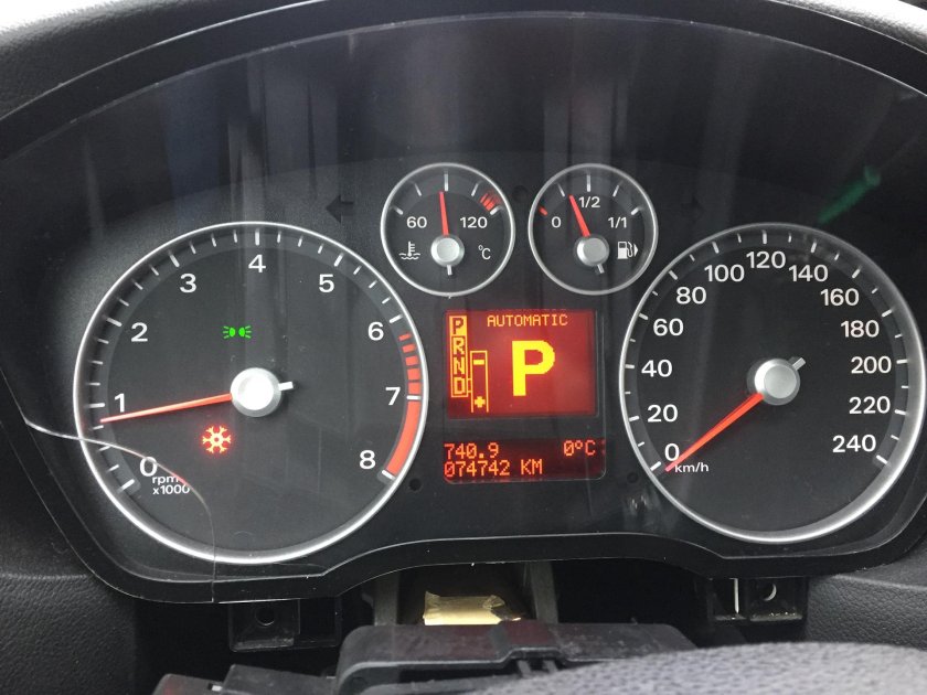 Ford Focus 2007 приборная панель