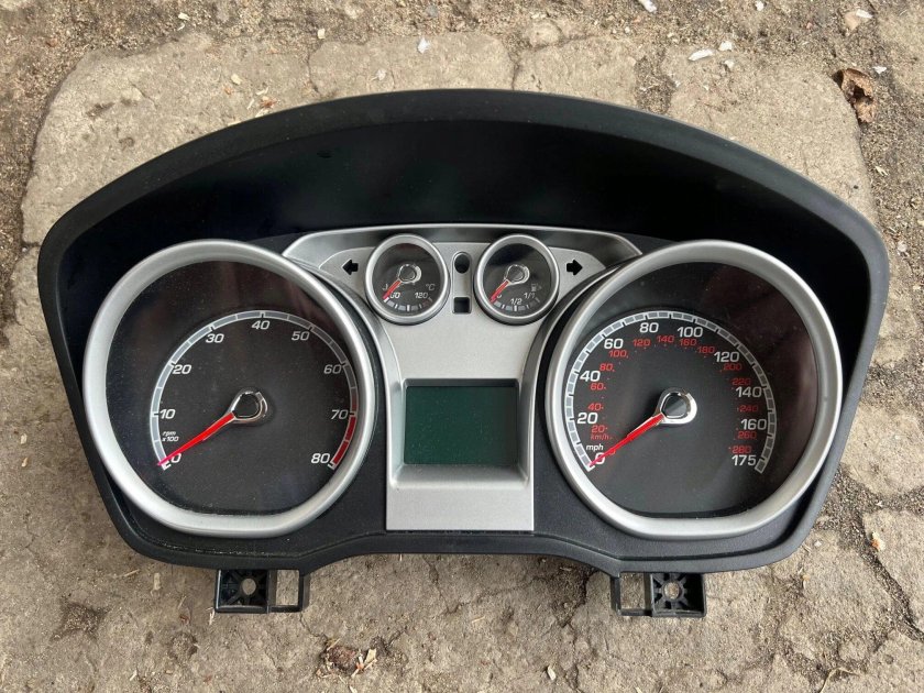 Магнитола с приборка на Форд фокус 2