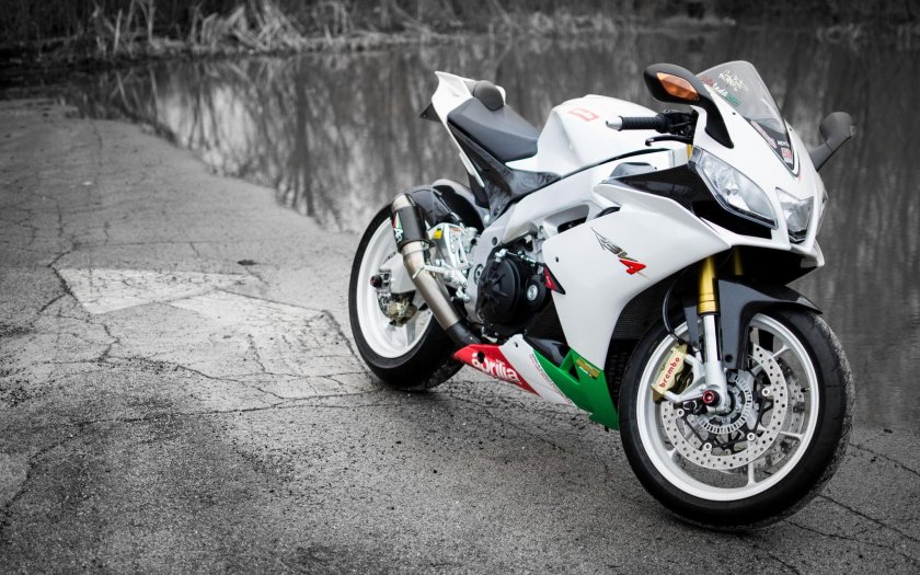 Мотоцикл Aprilia rsv4