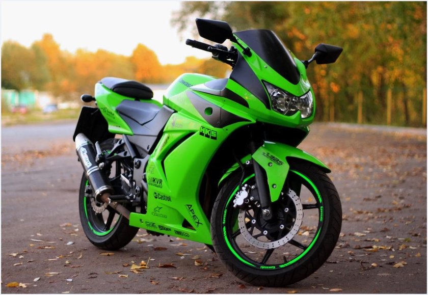 Мотоцикл Кавасаки зеленый