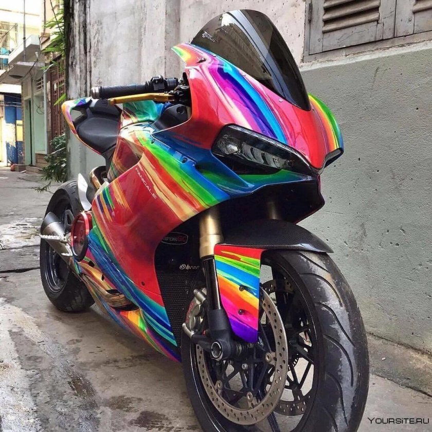 Разноцветный мотоцикл