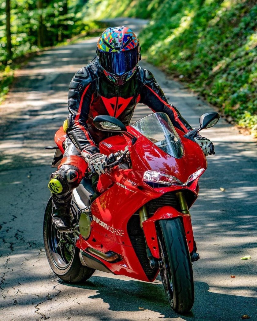 Спортивный мотоцикл