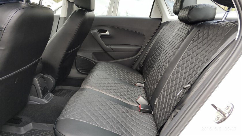 Чехлы черные ромбом VW Polo