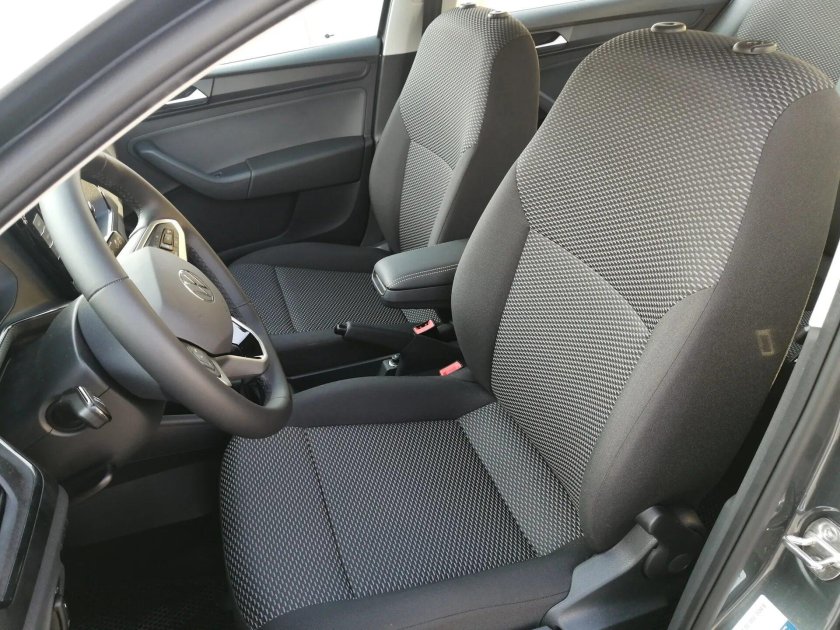 Чехлы на Фольксваген поло лифтбек