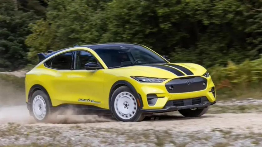 Форд Мустанг 2024 White