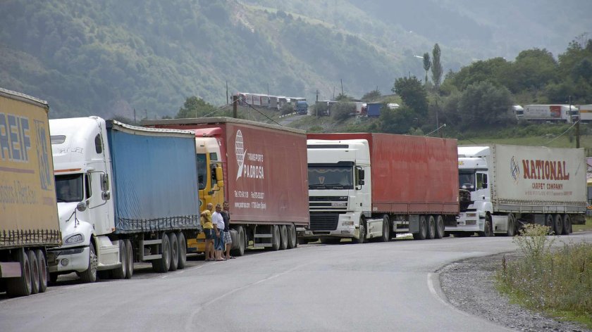 Верхний Ларс Грузовики