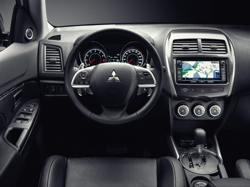 Салон Мицубиси АСХ 2013
