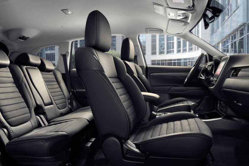 Вместительный кроссовер строгий