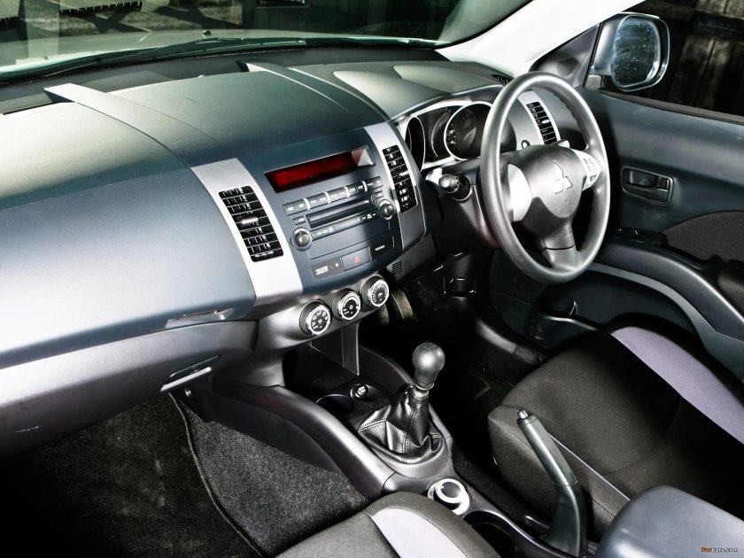 Mitsubishi Outlander 2012 Salon
