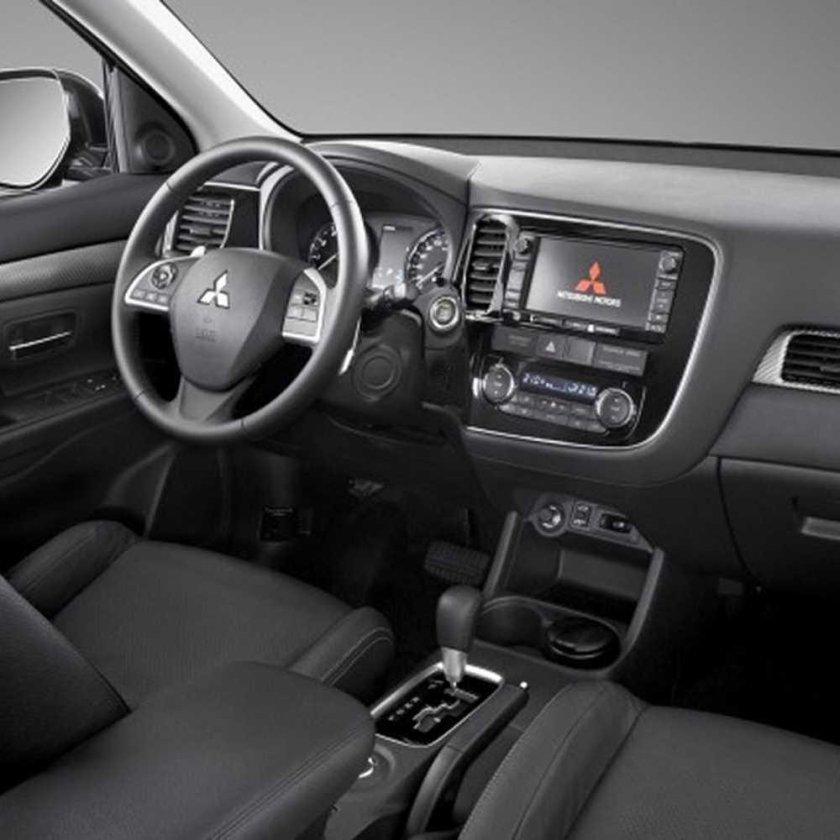 Mitsubishi Outlander салон