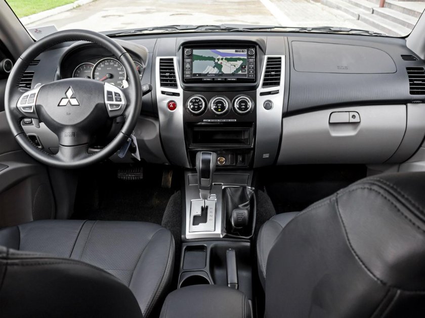 Mitsubishi Pajero Sport 2 салон