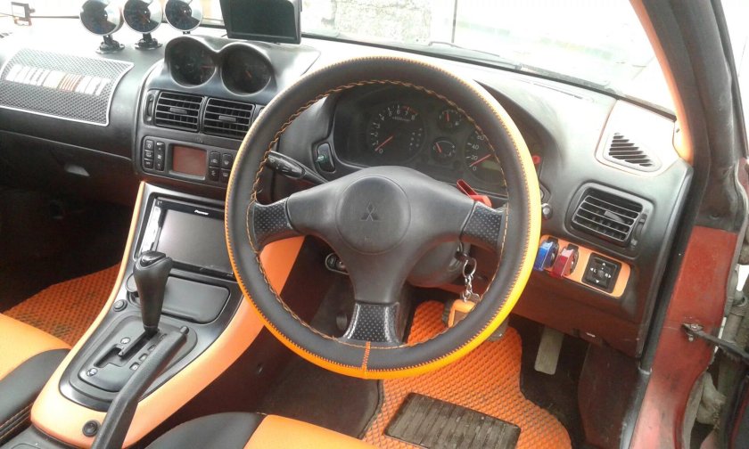 Mitsubishi FTO салон