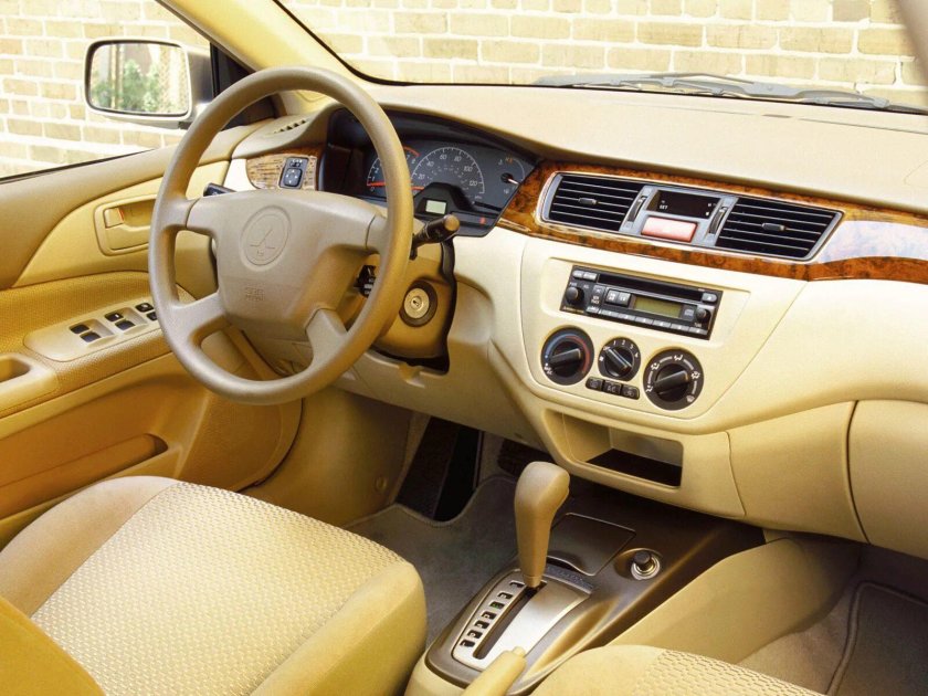 Светлый салон Lancer 9