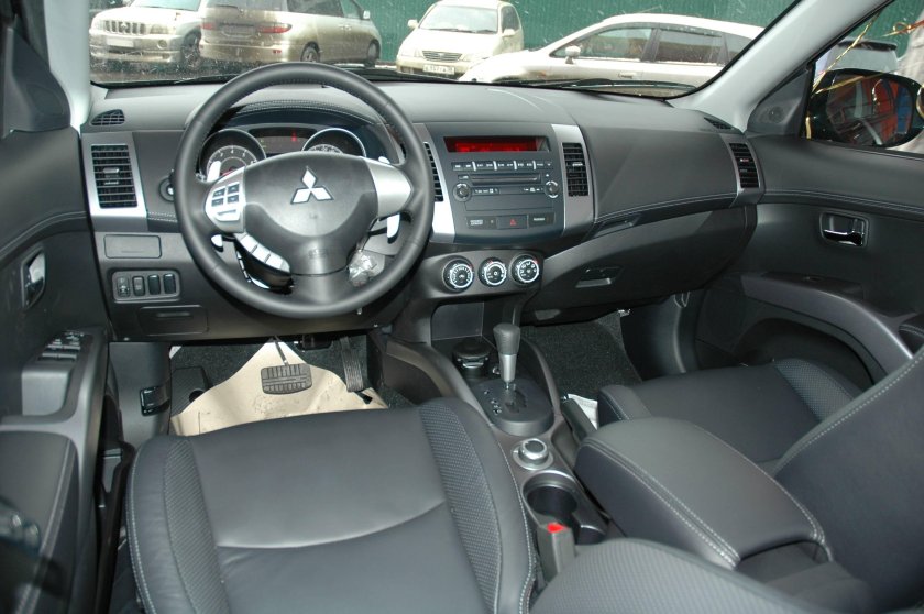 Mitsubishi Outlander 2008 салон