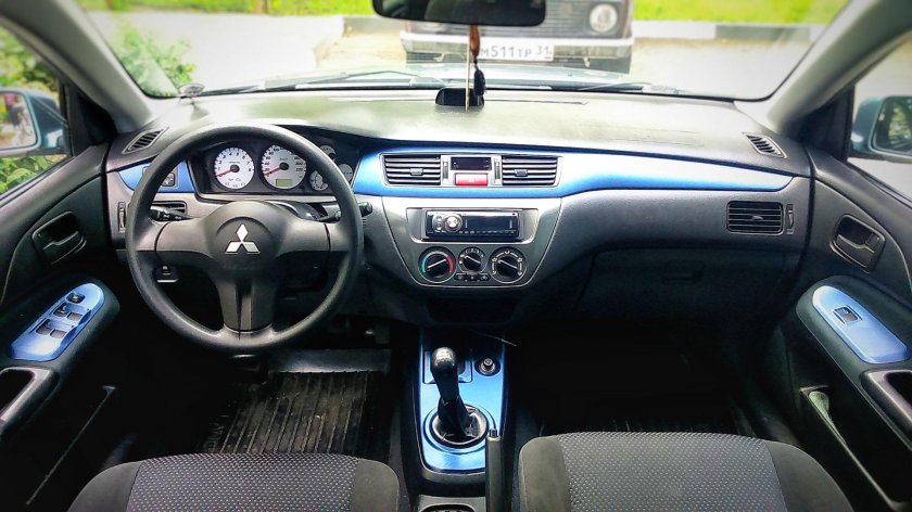 Митсубиши Лансер 9 салон