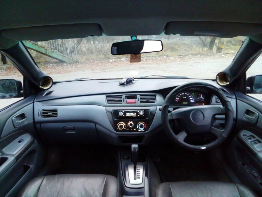 Mitsubishi Lancer Cedia 2002 салон