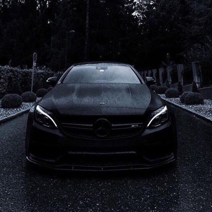 Мерседес АМГ 63 чёрный темноте