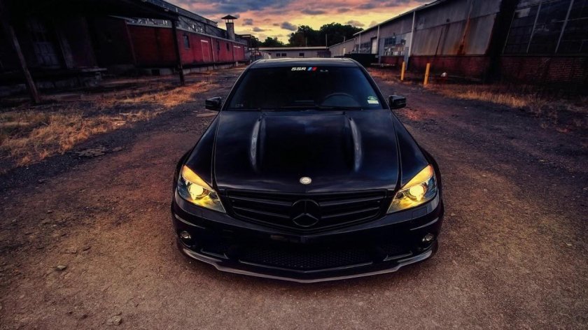 Mercedes c63 чёрный тонированный