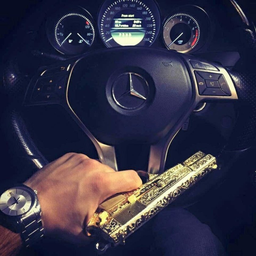 За рулем Мерседеса