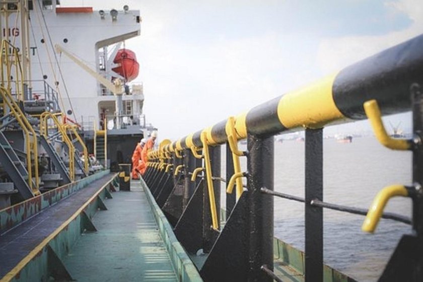 Палуба танкера