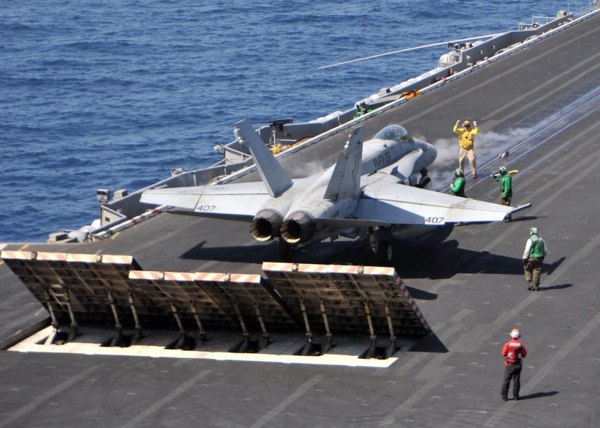 Катапультный взлет с авианосца