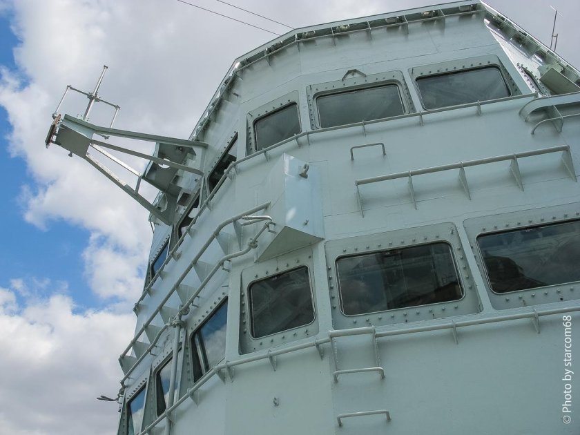 Носовая надстройка судна