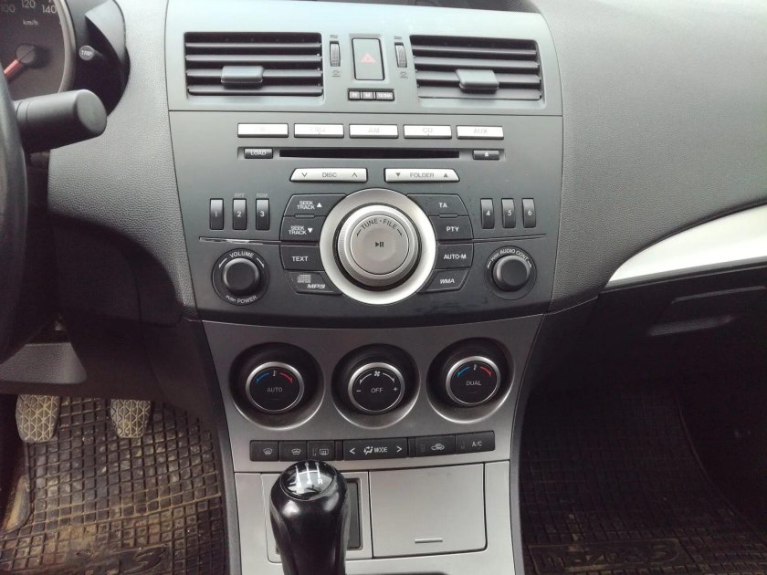 Магнитола Мазда 3 2010